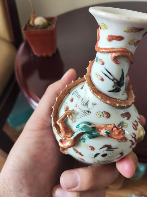 古玩陶瓷同治粉彩堆塑龍紋瓶拍賣,當前價格4600元