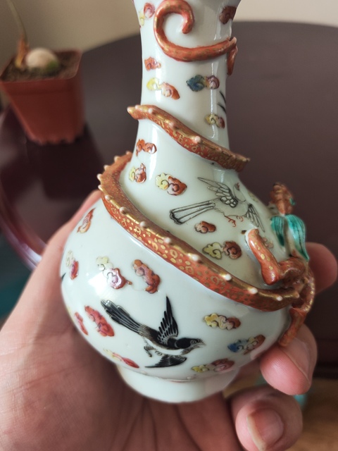 古玩陶瓷同治粉彩堆塑龍紋瓶拍賣,當前價格4600元