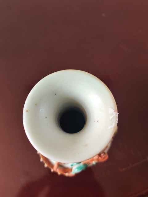 古玩陶瓷同治粉彩堆塑龍紋瓶拍賣,當前價格4600元