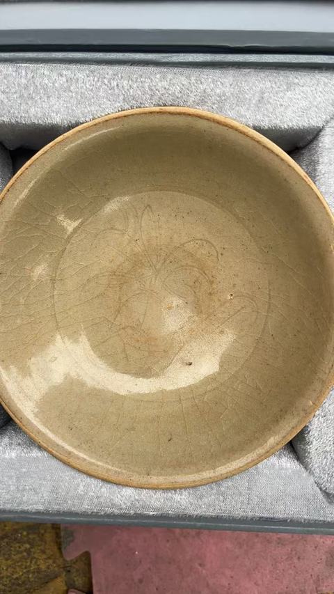 古玩陶瓷南宋暗刻花紋碗拍賣，當前價格3500元