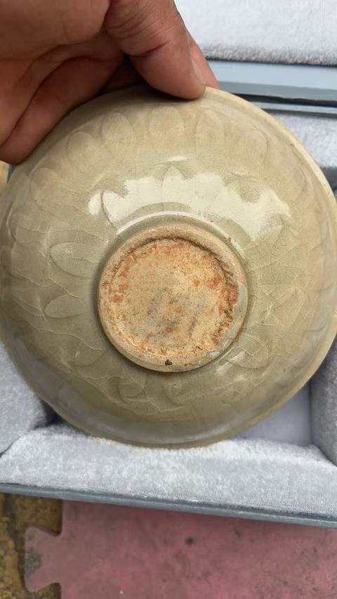 古玩陶瓷南宋暗刻花紋碗拍賣，當前價格3500元