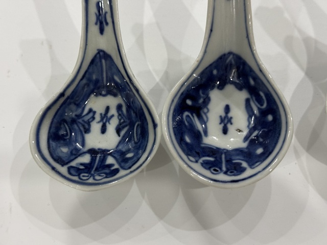 古玩陶瓷清中青花夔龍紋湯勺子拍賣，當(dāng)前價格1366元