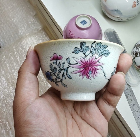 古玩陶瓷軋道粉彩杯真品鑒賞圖