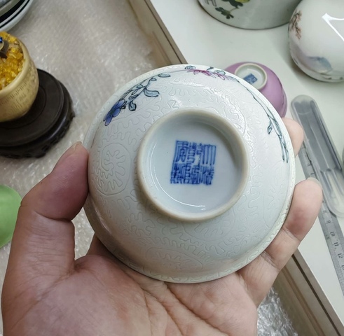 古玩陶瓷軋道粉彩杯真品鑒賞圖