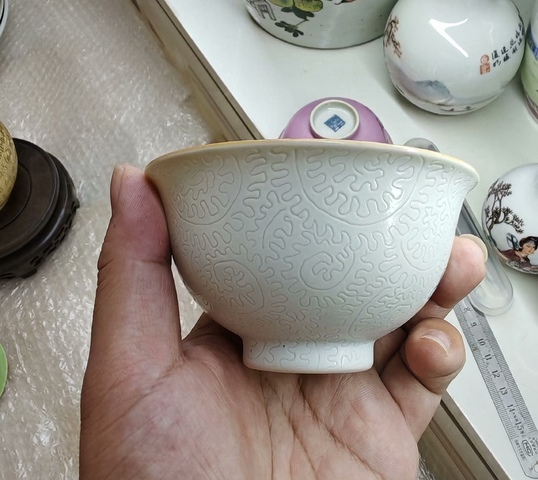 古玩陶瓷軋道粉彩杯真品鑒賞圖