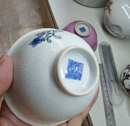 古玩陶瓷軋道粉彩杯真品鑒賞圖
