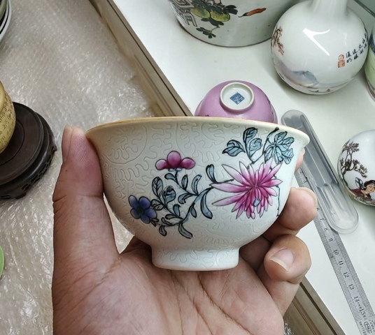 古玩陶瓷軋道粉彩杯真品鑒賞圖