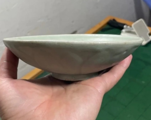 古玩陶瓷宋元·青釉蓮瓣紋碗真品鑒賞圖