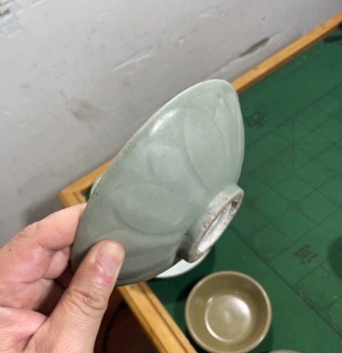 古玩陶瓷宋元·青釉蓮瓣紋碗真品鑒賞圖