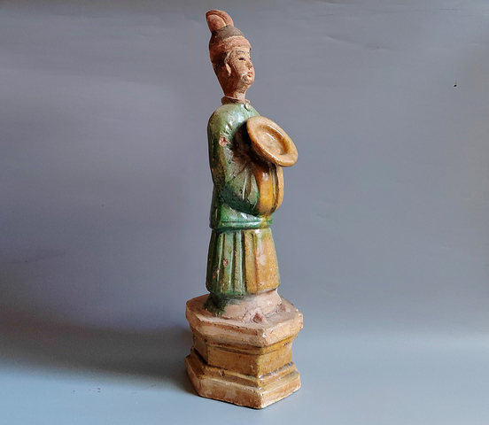 古玩陶瓷明三彩人物俑真品鑒賞圖