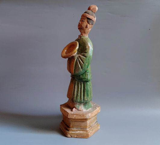 古玩陶瓷明三彩人物俑真品鑒賞圖