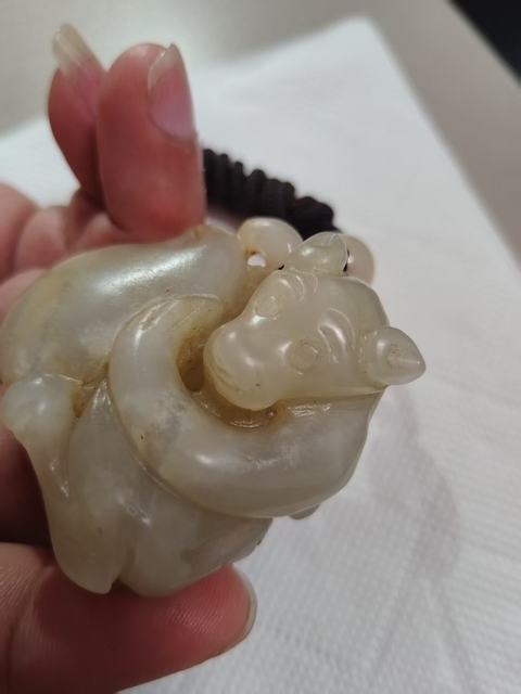 古玩玉器玉猴獻壽真品鑒賞圖