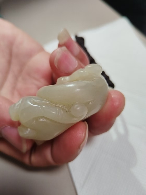 古玩玉器玉猴獻壽真品鑒賞圖