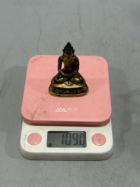 古玩雜項(xiàng)銅鎏金無量壽佛拍賣，當(dāng)前價(jià)格9999元