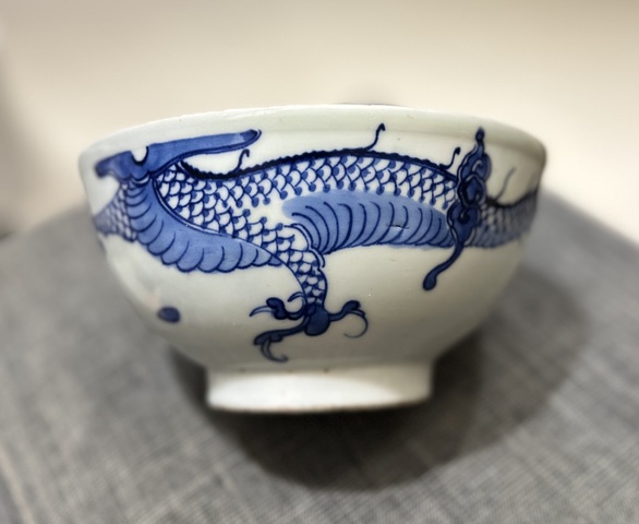 古玩陶瓷青花趕珠龍紋碗真品鑒賞圖