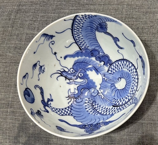 古玩陶瓷青花趕珠龍紋碗真品鑒賞圖
