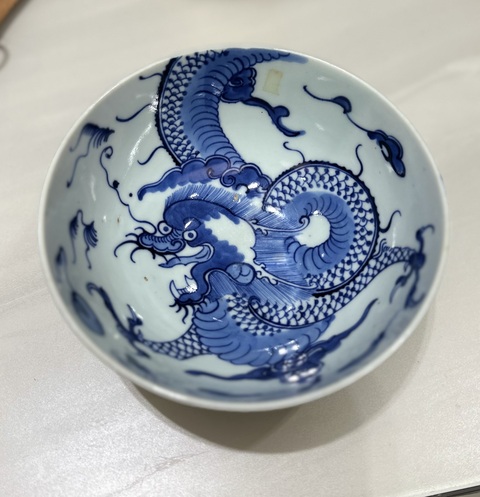 古玩陶瓷青花趕珠龍紋碗真品鑒賞圖