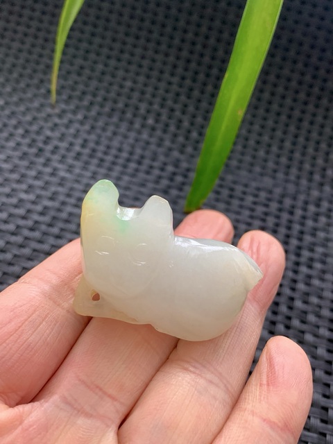 古玩玉器清代翡翠雕“瑞獸”把件拍賣,當前價格9900元