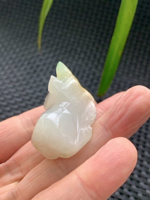 古玩玉器清代翡翠雕“瑞獸”把件拍賣,當前價格9900元