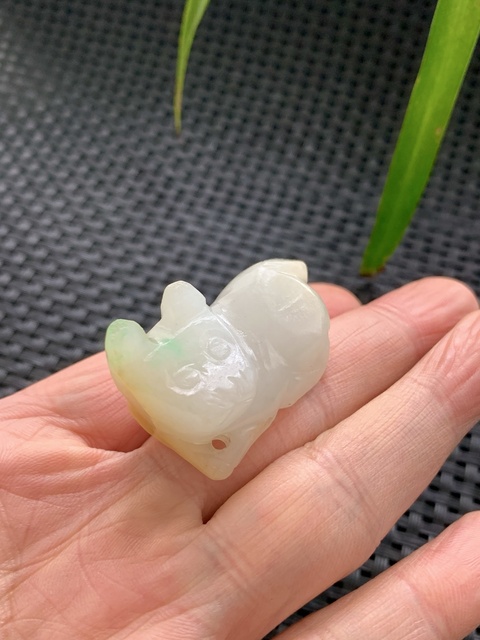 古玩玉器清代翡翠雕“瑞獸”把件拍賣,當前價格9900元