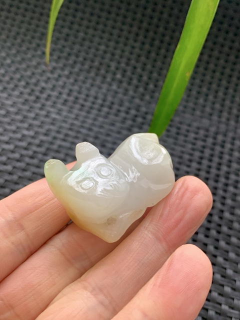 古玩玉器清代翡翠雕“瑞獸”把件拍賣,當前價格9900元