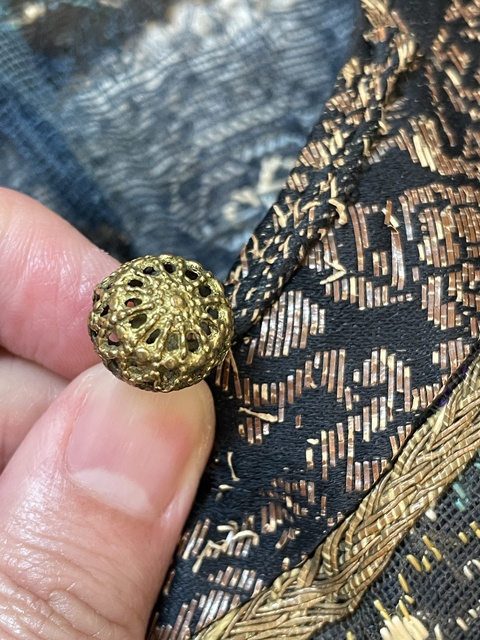 古玩雜項(xiàng)清晚期納紗繡蟒袍拍賣,當(dāng)前價(jià)格12000元