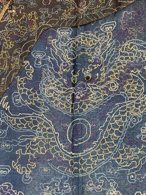 古玩雜項(xiàng)清晚期納紗繡蟒袍拍賣,當(dāng)前價(jià)格12000元