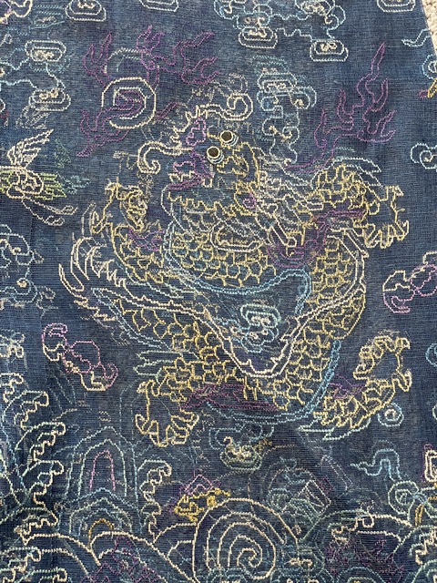 古玩雜項(xiàng)清晚期納紗繡蟒袍拍賣,當(dāng)前價(jià)格12000元
