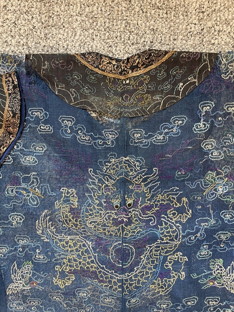 古玩雜項(xiàng)清晚期納紗繡蟒袍拍賣,當(dāng)前價(jià)格12000元