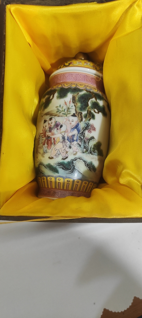 古玩陶瓷粉彩嬰戲圖蓋罐拍賣，當前價格8800元