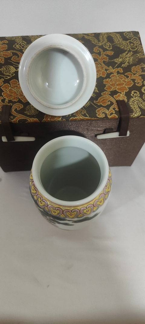 古玩陶瓷粉彩嬰戲圖蓋罐拍賣，當前價格8800元