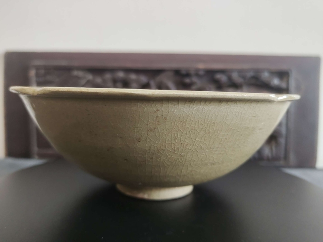 古玩陶瓷青瓷花口碗拍賣,當前價格2800元