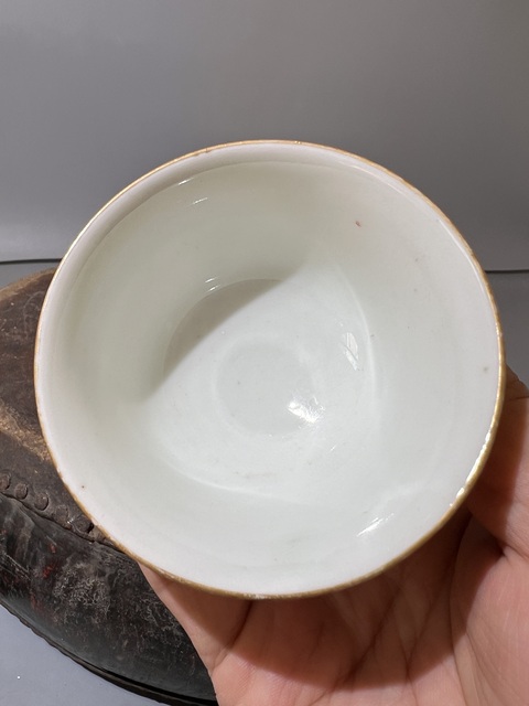 古玩陶瓷珊湖紅描金纏枝花紋壓手杯拍賣,當前價格0元