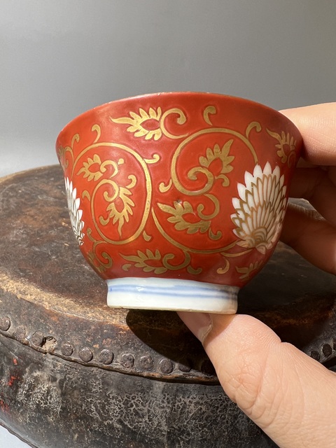 古玩陶瓷珊湖紅描金纏枝花紋壓手杯拍賣,當前價格0元