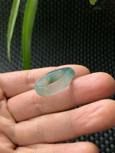 古玩玉器創(chuàng)匯期天然翡翠“馬鞍戒”拍賣,當前價格9000元