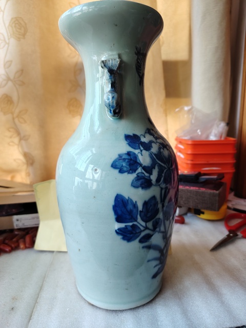 古玩陶瓷豆青釉花卉紋獅耳瓶拍賣,當前價格222元