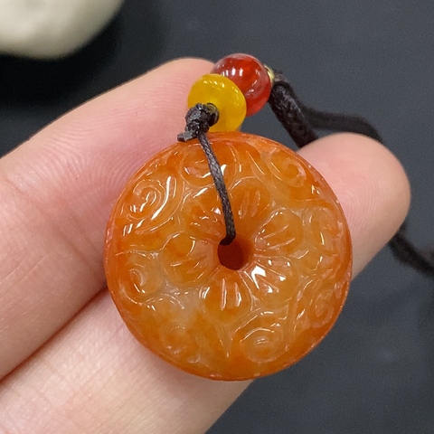古玩玉器284翡翠平安扣掛件 配珠非A 貨品總重約8g 配證書拍賣,當前價格280元