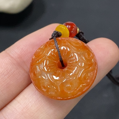 古玩玉器284翡翠平安扣掛件 配珠非A 貨品總重約8g 配證書拍賣,當前價格280元