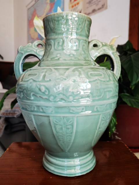 古玩陶瓷民國龍泉青釉饕餮紋獸耳尊拍賣，當前價格16000元