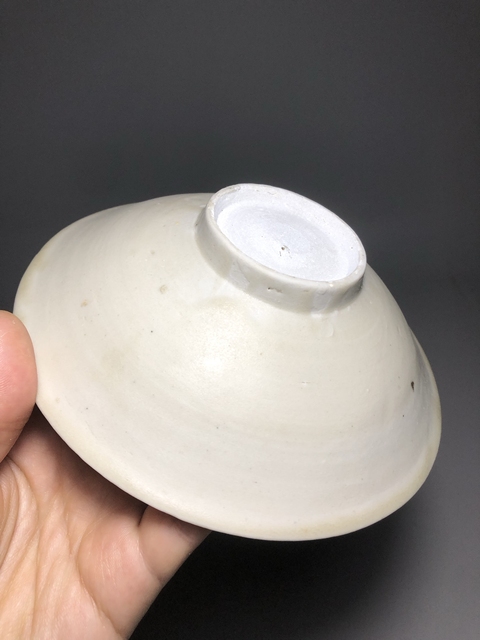 古玩陶瓷宋代·青釉刻花紋碗真品鑒賞圖