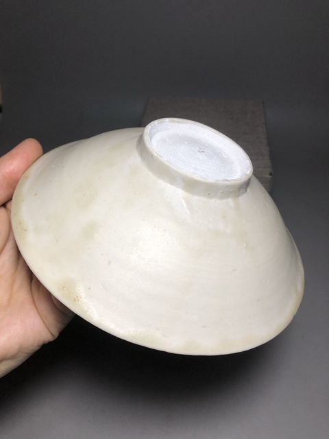 古玩陶瓷宋代·青釉刻花紋碗真品鑒賞圖