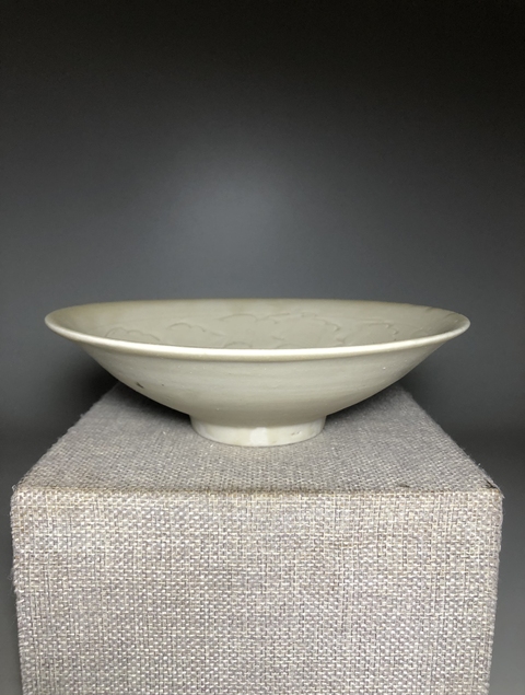 古玩陶瓷宋代·青釉刻花紋碗真品鑒賞圖