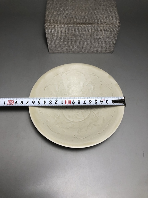 古玩陶瓷宋代·青釉刻花紋碗真品鑒賞圖