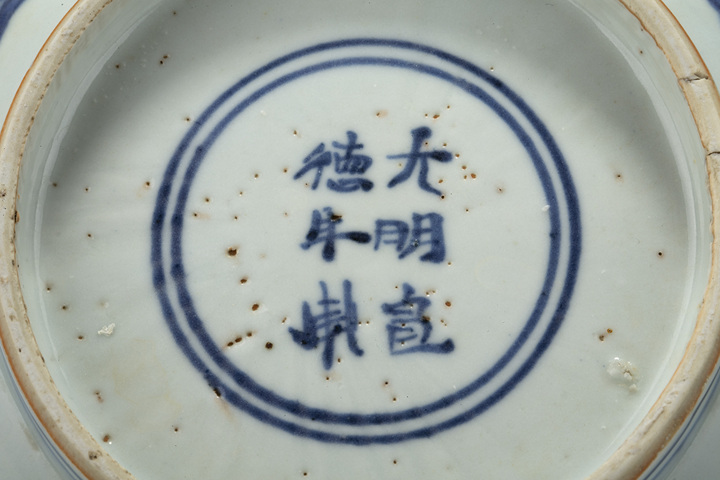 古玩陶瓷明末清初·青花壽字開窗八仙祝壽紋碗
真品鑒賞圖