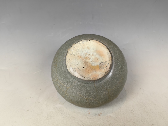 古玩陶瓷元代龍泉青瓷水盂真品鑒賞圖