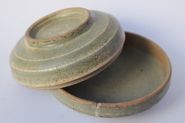 古玩陶瓷五代至北宋早期越窯青釉蓋盒拍賣，當前價格1888元
