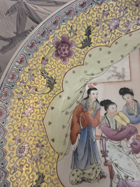 古玩陶瓷粉彩開窗人物故事雙底大盤真品鑒賞圖