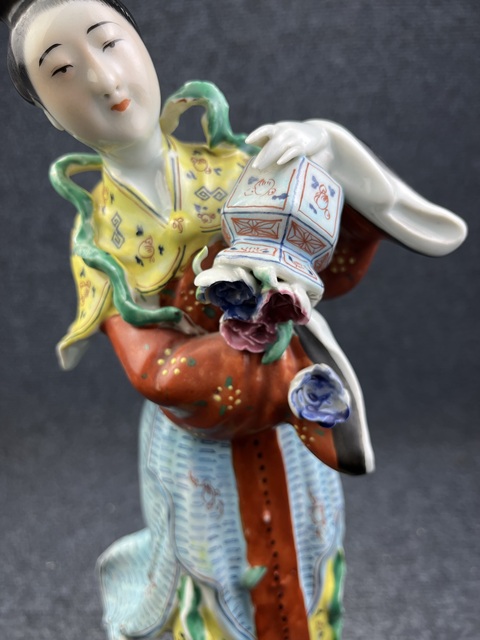 古玩陶瓷粉彩天女散花塑像拍賣,當(dāng)前價(jià)格2688元