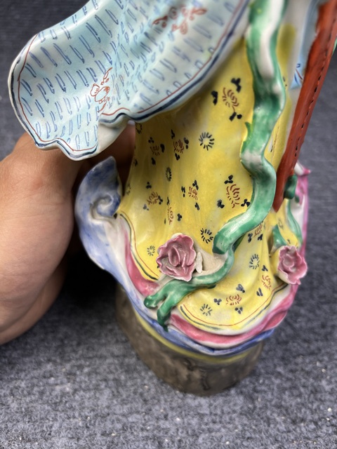 古玩陶瓷粉彩天女散花塑像拍賣,當(dāng)前價(jià)格2688元