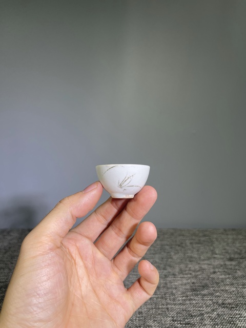 古玩陶瓷清晚期.白釉描金蘭草紋小杯子(不貪杯)拍賣,當前價格0元